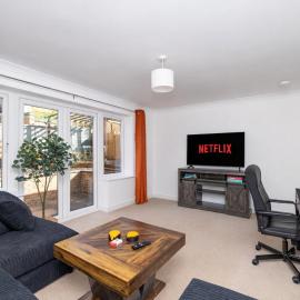 Boundary by Alt-Stay Contractor Accommodation - 5 Bed Detached Contractor Home With Parking, Wi-Fi & Full Kitchen - Ideal For Long stays