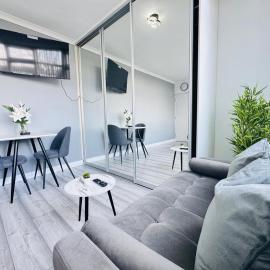 Studio Apartment Free Parking Prime Location, hotel in Farnham Royal