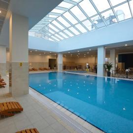 19th & 18th & 7th Floor Secure Apartments with Pool & Fitness & Parking included in price - Self check-in available, Hotel in Skopje