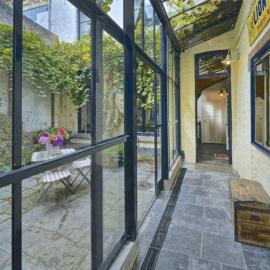 One Magnific 3 floors Authentic Dutch House with Terrace, hotel a Maastricht