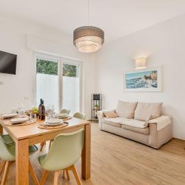 GOLDEN LUXE - 3 suites in the sea luxe apartment, hotel en Camaiore
