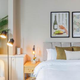 Jimmy Suite I Modern Central 2BR Apartment I Sleeps 6 I Near Gavin and Stacey House I Barry High Street I Barry Train Station I Barry Island I WiFi I Parking and Easy Cardiff Access
