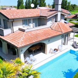 Villa singola con piscina Quinta Est, Hotel in Rosolina