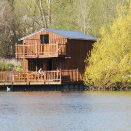 Cabanes flottantes et gîtes au fil de l'eau, hotel en Colleville