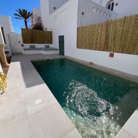 Dar Lisa - Charming authentic beachfront villa โรงแรมในAghīr