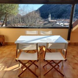 Barni 81, Bright Miniloft with View, hotel a Barni