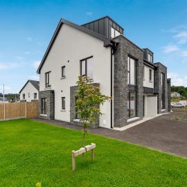 West Point -Modern 4 bed - 5 mins walk to Donegal Town, готель у місті Донегол