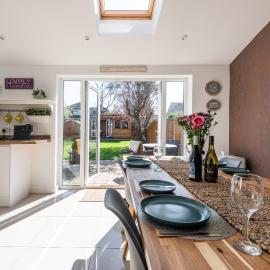 Stylish Cheltenham Home, 4 Beds, Garden & Parking, hotel a Dudbridge