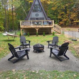 Newly Built A-Frame nestled in the woods, hotel a Saint Johnsbury
