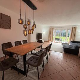 Ferienhaus Oestrich Winkel 150qm, hotell sihtkohas Oestrich-Winkel