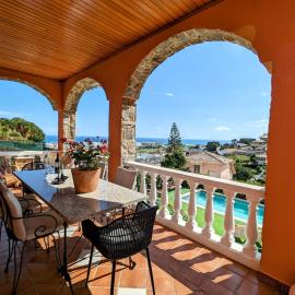 Villa with sea view & pool in Santa Susanna