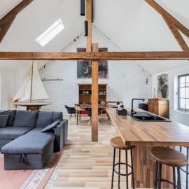 Large bright apartment, hotel em Lessines