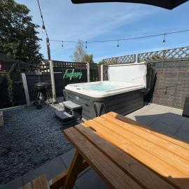 Gwens House، فندق في Brynsiencyn