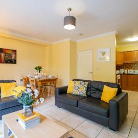 Bright Family-Friendly Apartment in Limerick, hotel en Limerick