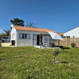 Maison neuve 3 étoiles proche de la mer, hotel in La Brée-les-Bains
