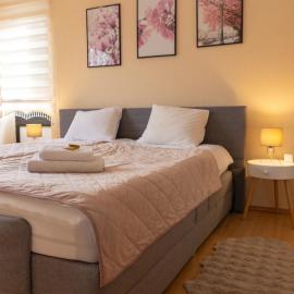 17-Stillvolles 2-Zimmer Apartment mit Boxspringbett,WLAN,großem Balkon mit Gartenblick, hotel i Wiesbaden