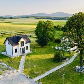 Nuka House - Teatr Natury z Jacuzzi – hotel w mieście Łąka Prudnicka