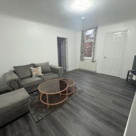 2 Bed Flat - Sleeps 3 - Parking - Wifi
