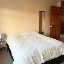Private Room on Quiet Street, Near Bus Links and Shops