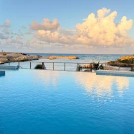 Villa Elegance-3 min Walk to the Beach-20 mins to Ochi Rios, Hotel in Richmond