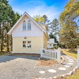 IC2 - Endless Summer Cottage: Manteo şehrinde bir otel