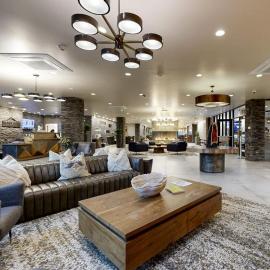 Modern resort condo with pool hot tub rolling foothill views & shuttle – hotel w mieście Heber City