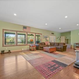 Spacious 9BR Catskills Retreat • Views + Game Room, viešbutis mieste Andes