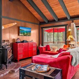 1st Cabin, Hotel in Homewood
