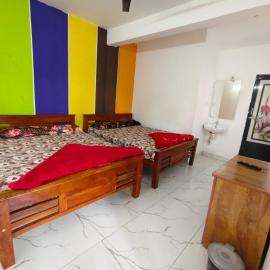 ROYAL GRAND Homestay & Resort, hotel in Vālpārai