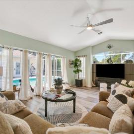 Waterfront 3B & Free Dock Heated Pool Hot Tub Gym, hotel in Port Charlotte