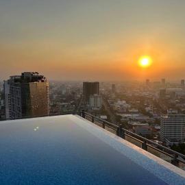 Modern Condo in Phnom Penh with City View By DN, готель у Пномпені