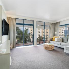 Spacious Darwin Esplanade Retreat with Pool & Spa, hotell i Darwin