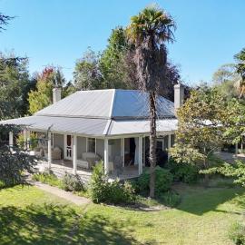 Marianna's Lakeside Cottage