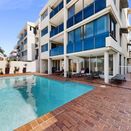 Alex Heads Coastal Stay Walk to Beach Pool & Views