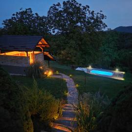 Green Hills Cottage with Pool & Magnificent View