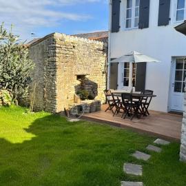 Charming house with garden in Ars-en-Ré, hotel a Ars-en-Ré