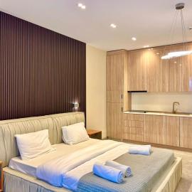 Studio - Beachfront Views & Balcony - by Wehost