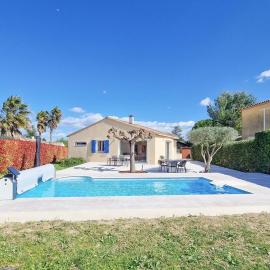 Villa Ana pool air conditioning terrasse, hotel in Aigues-Vives