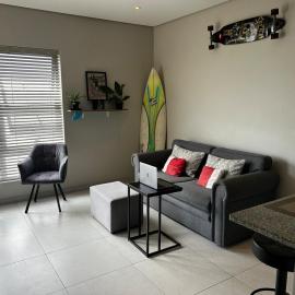 Ocean horizon amazing surfer view with pool!, Hotel in Milnerton