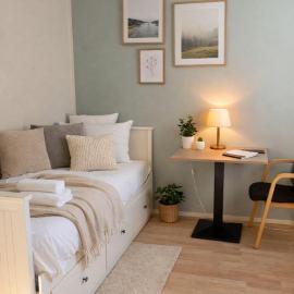 Quiet Private Rooms Easy Metro & Airport Access, hotel i Vantaa