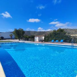 Bungalow con piscina, jardín y BBQ a pasos del mar