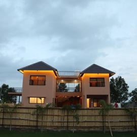 Sukoon Retreat by Ivory Stays,Luxury 3BHK Villa with Pool, Lawn and sunset view near Grishneshwar Temple, hotel in Daulatābād