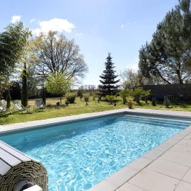 Le coin du bois piscine jacuzzi, hotel v destinácii Château-la-Vallière