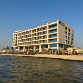 Waves Hotel, מלון באום לאג'
