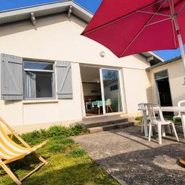 Maison proche du marché - 6213, hotel in Soulac-sur-Mer