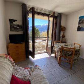 Apartment with stunning mountain views, hotel in Barcelonnette