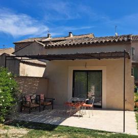 Studio cosy avec terrasse et magnifique vue sur le Luberon, hotel sa Oppède