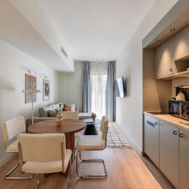 Leon by Zoia Living, отель в Пирее