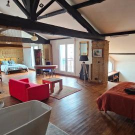 Loft industriel de 220 métres carré sur deux niveaux, hotel en Montech