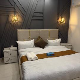 Royale Rest Suites, hotel in Rāmkot
